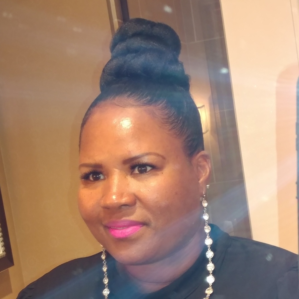 Meet your Posher, Anecia